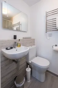 Ogilvie Lodge Apartment - Image 2