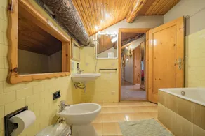 Comfortable accommodation suitable for groups of friends or large families - Image 3