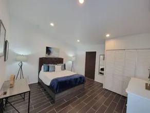 Montoya 1 BDR Luxury Condo - Image 4
