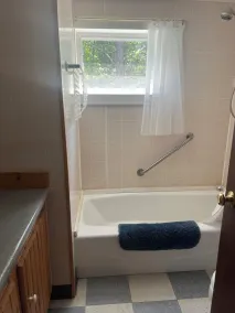Privat og rummelig sommerhus med adgang til land og internet - Image 3