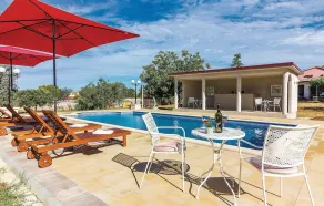Cozy apartment in Vodnjan with swimming pool - Image 4