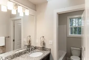 Spacious, family friendly, peaceful, near golf course, Microsoft & Marymoor Park - Image 4