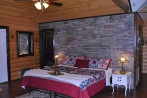 Secluded, luxurious cabin perched above Eagle Fork Creek with sunrise views. - Image 4