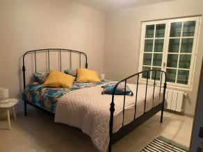 8-person villa in quiet location near lake and beach - Image 2
