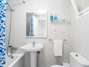 Ideal apartment for families 1km train and shops - Image 2