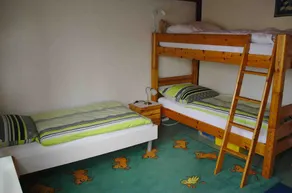 Holiday Home Behringer '66 sqm, 1 to 5 Guests' with Private Terrace, Garden & Wi-Fi - Image 4