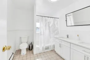 Luxury 5 BR Home Free Parking - Image 4