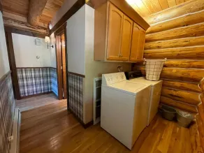 Beautiful Log Cabin Retreat on 6 Acres of Forest Only 10 Minutes to Lake Geneva. - Image 2