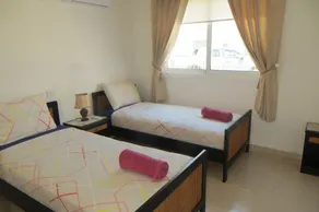 Apartamento térreo com piscina, A / C, TV, DVD, WIFI, pátio e estacionamento privativo - Image 5