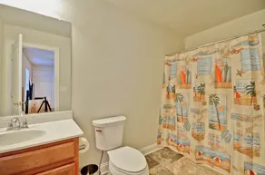 Beautiful 6 Bedroom, 4 Bath House in Bishop's Landing Community! Wifi Available, Pool, Fitness Center, Beach Shuttle, Tennis, Playground! - Image 5