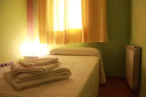 FULL APARTMENT OUTSIDE 20 'FROM BARCELONA. HUTB-017731. - Image 2