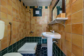 Gallery House - Image 2