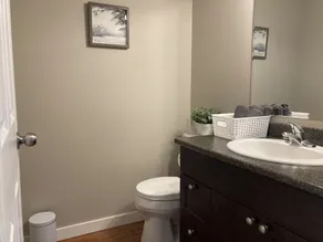 ❤️ Roomy 3-Bed Crew House by Reza Rentals - Image 3