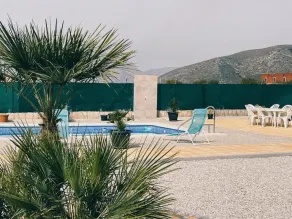 Villa with swimming pool not overlooked - Image 5
