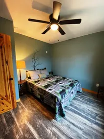 2 Bedrooms with a King Bed, 1 Bath across from the Visitor Center - Image 4