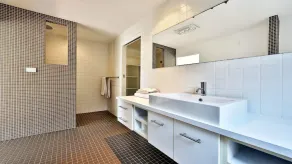 Palm Oasis - renovated miners' cottage with all mod cons - Image 4