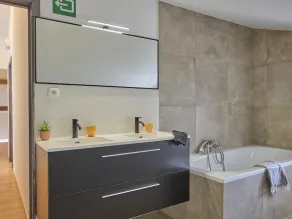 Casa con terrazza e giardino - Image 4