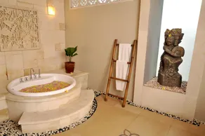 Awesome 1 Bedroom, Private Pool, few steps to the beach - Image 2