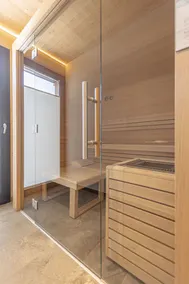 Premium Chalet with 4 bedrooms, sauna & pool - Image 3