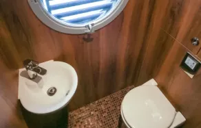 Urlaub im schwimmenden Ferienhaus, mitten in der Natur - Image 3