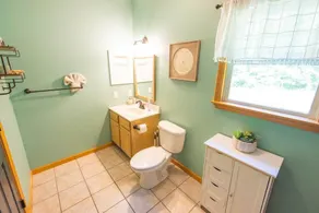 Cozy Adirondack Lodge in Lake George - Image 4