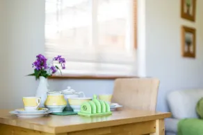 Stylish, Comfortable Apartment near Freshwater Bay. Pet Friendly. Private Garden - Image 3