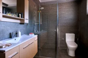 BEAUTIFUL VILLA APPARTMENT FIRST FLOOR LOCATED IN KINETTA - Image 2