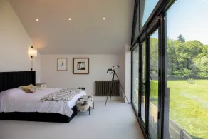 House Sleeps 10 with Enclosed Garden - Image 4