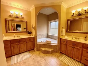 Perfect Lake Getaway-6 Bedrooms, Ideal Location and Never Ending Views - Image 3