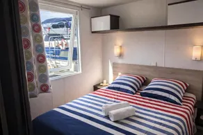 Cottage flottant insolite jacuzzi privé au Port de Plaisance - Image 4