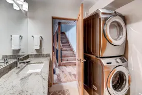 Frisco rivière Townhomes est nouvelle construction dans le cœur de Frisco. Tout sur la rue principale de Frisco est facilement accessible à pied et le service de navette qui passe juste devant elle vous amène à l'un des monde des stations de ski de cla... - Image 2