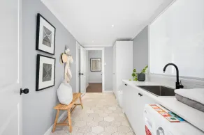 Stunning Modern 1920’s house 4 mins from Brisbane CBD with enchanting City views - Image 2