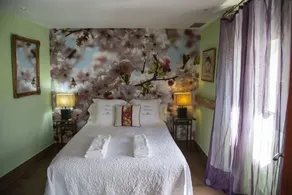 2 BEDROOM SUPERIOR APARTMENT - FREE PARKING - Image 3