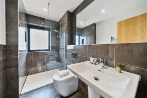Acorn House - Image 3