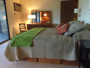 The Perch on Round Lake, freshly renovated, outdoor fun, great restaurants! - Image 2