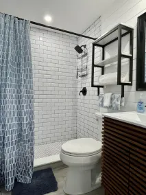 Channel Cat! One mile to the beach! Waterfront + pet friendly home near Venice. - Image 2