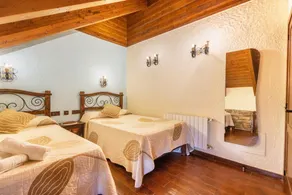 Apartment 'Larrás' with Mountain Views, Shared Garden and Wi-Fi - Image 5