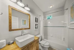 Steps to Beach. Shared Pool Pet/Family Friendly. Parking Incl. - Image 3