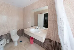 Smuk 3-sengers dobbeltseng - 2 private hot tubs - sovepladser op til 8 personer - Image 4