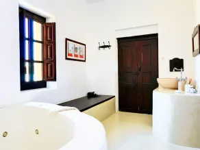 Extravagant Villa in Megalochori - Image 4