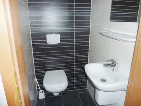 Comfortable and bright: The welcoming upper apartment of about - Image 4