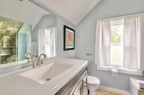 Large House w/King Bed, Parking, Deck, Restaurants - Image 2