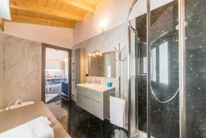 One-Bedroom Apartment with Air Conditioning and Wi-Fi - Image 4