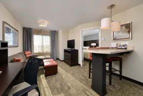 Comfortable 1 Bedroom Suite Close to Mayo Clinic! Free Breakfast - Image 5