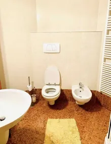 Double Room with Shared Bathroom - Image 4
