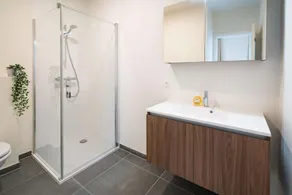 Spacious City Retreat with Balcony - Image 2