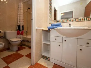 Hyggelig lejlighed for 6 gæster med pool, WIFI, TV og balkon - Image 5