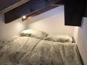 Estudio tranquilo y céntrico en el último piso con una vista fantástica. - Image 3