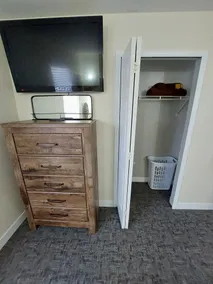 Romantic Getaway Walk-in Suite. Resort Amenities! Remodeled! Excellent Rates! - Image 3