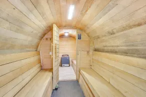 House with outside Sauna and Hot tube - Image 4